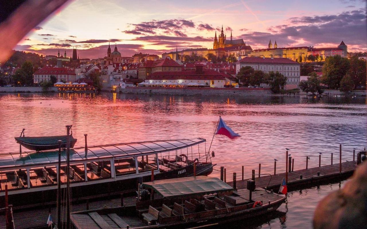 Apartment Vltava Прага Екстериор снимка